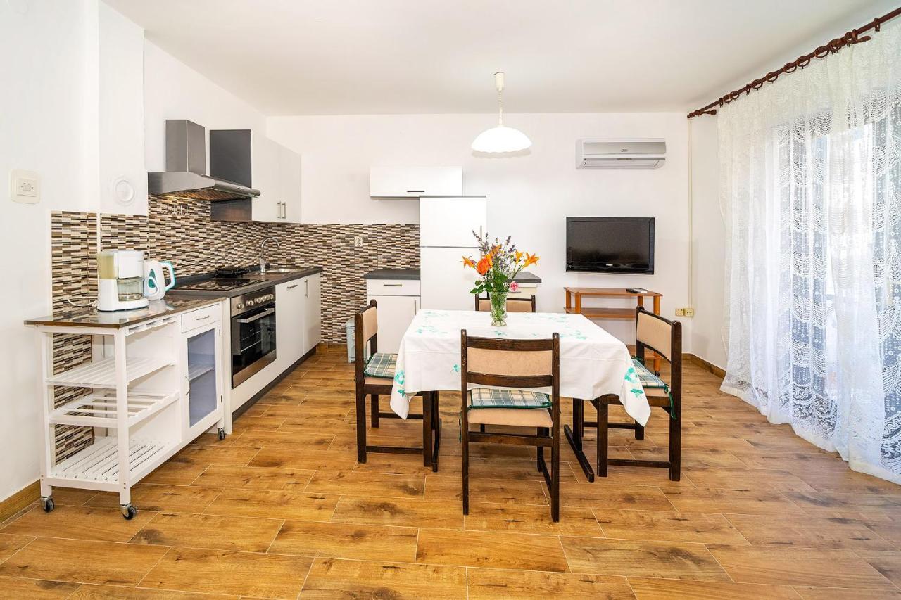 Apartments Jurina Krk Town Exterior foto