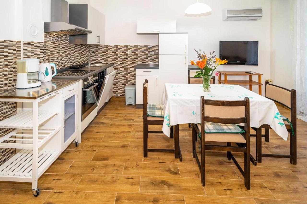 Apartments Jurina Krk Town Exterior foto